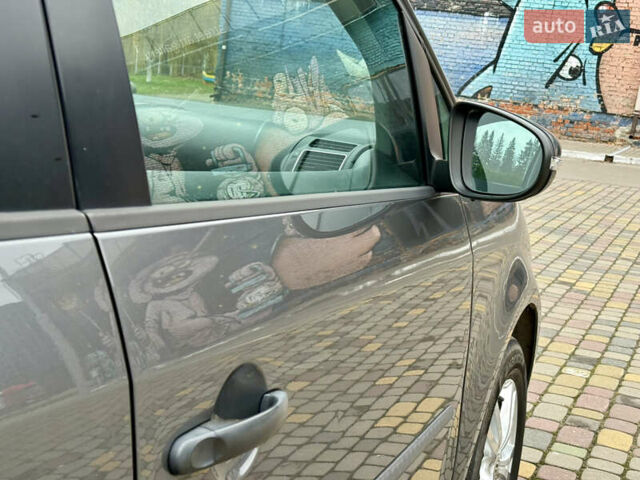 Сірий Фольксваген Туран, об'ємом двигуна 1.6 л та пробігом 244 тис. км за 10550 $, фото 40 на Automoto.ua