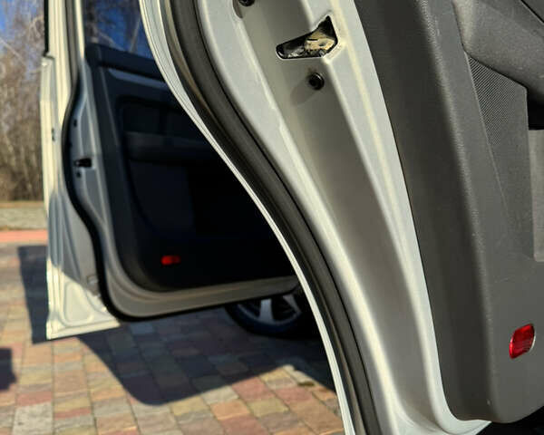 Сірий Фольксваген Туран, об'ємом двигуна 2 л та пробігом 346 тис. км за 12800 $, фото 52 на Automoto.ua