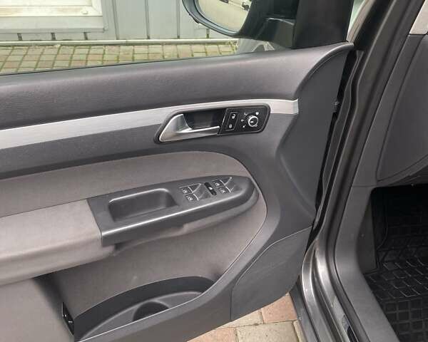 Серый Фольксваген Туран, объемом двигателя 1.6 л и пробегом 254 тыс. км за 10200 $, фото 38 на Automoto.ua