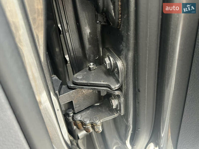 Сірий Фольксваген Туран, об'ємом двигуна 2 л та пробігом 176 тис. км за 12600 $, фото 119 на Automoto.ua