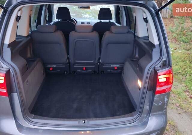 Серый Фольксваген Туран, объемом двигателя 1.6 л и пробегом 302 тыс. км за 10550 $, фото 24 на Automoto.ua