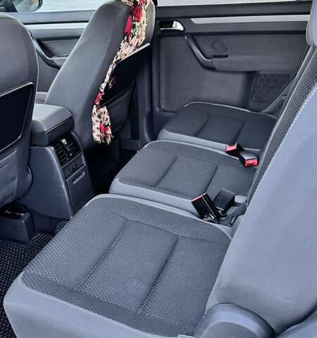 Серый Фольксваген Туран, объемом двигателя 1.6 л и пробегом 331 тыс. км за 8700 $, фото 22 на Automoto.ua