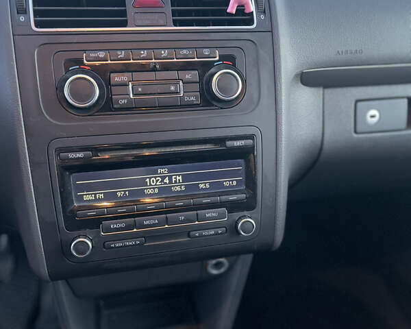 Серый Фольксваген Туран, объемом двигателя 1.6 л и пробегом 331 тыс. км за 8700 $, фото 27 на Automoto.ua