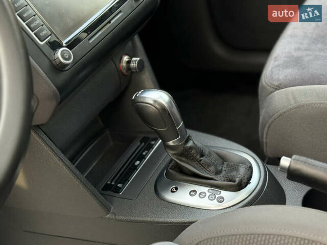 Сірий Фольксваген Туран, об'ємом двигуна 1.4 л та пробігом 217 тис. км за 9750 $, фото 35 на Automoto.ua