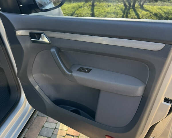 Сірий Фольксваген Туран, об'ємом двигуна 2 л та пробігом 346 тис. км за 12800 $, фото 44 на Automoto.ua