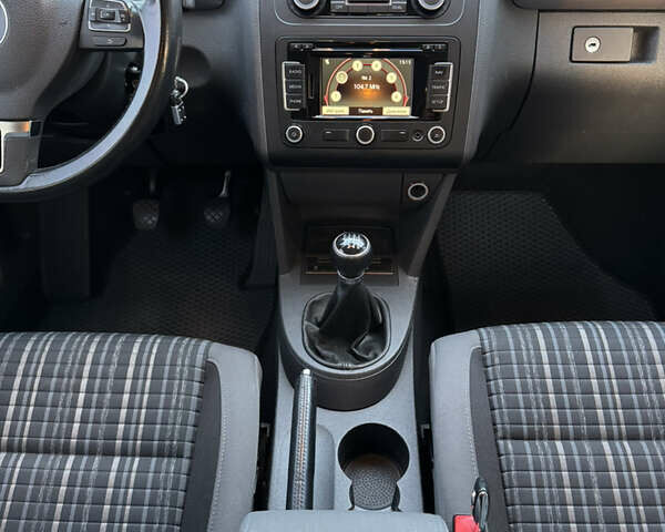 Сірий Фольксваген Туран, об'ємом двигуна 2 л та пробігом 346 тис. км за 12800 $, фото 24 на Automoto.ua