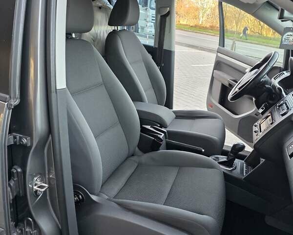 Серый Фольксваген Туран, объемом двигателя 1.6 л и пробегом 233 тыс. км за 8800 $, фото 32 на Automoto.ua