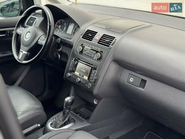 Сірий Фольксваген Туран, об'ємом двигуна 1.6 л та пробігом 220 тис. км за 11700 $, фото 63 на Automoto.ua