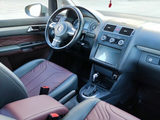 Серый Фольксваген Туран, объемом двигателя 1.6 л и пробегом 190 тыс. км за 10500 $, фото 1 на Automoto.ua