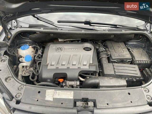 Серый Фольксваген Туран, объемом двигателя 1.6 л и пробегом 254 тыс. км за 10200 $, фото 40 на Automoto.ua
