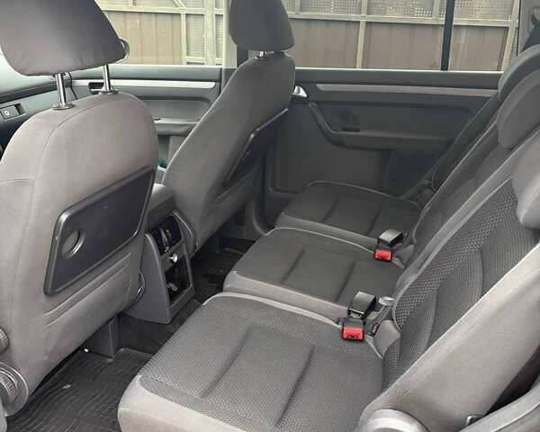 Сірий Фольксваген Туран, об'ємом двигуна 1.6 л та пробігом 245 тис. км за 9500 $, фото 24 на Automoto.ua