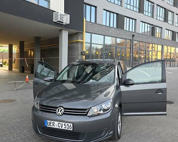 Серый Фольксваген Туран, объемом двигателя 1.6 л и пробегом 233 тыс. км за 8800 $, фото 36 на Automoto.ua