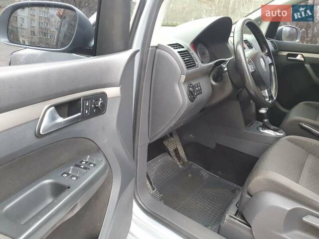 Серый Фольксваген Туран, объемом двигателя 1.97 л и пробегом 300 тыс. км за 10999 $, фото 9 на Automoto.ua