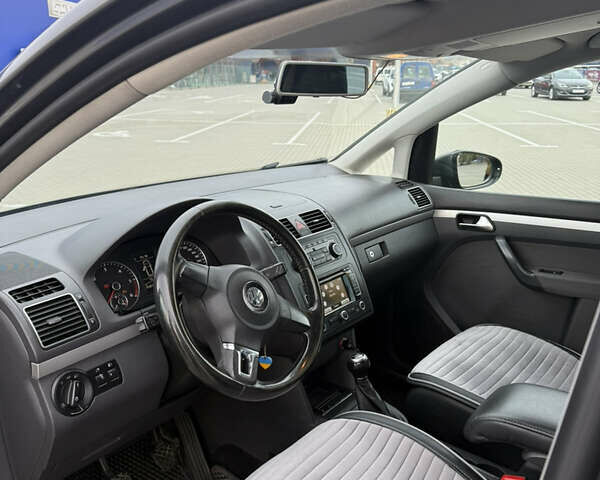 Серый Фольксваген Туран, объемом двигателя 1.6 л и пробегом 354 тыс. км за 8900 $, фото 10 на Automoto.ua