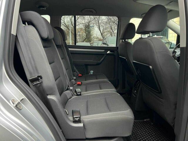 Серый Фольксваген Туран, объемом двигателя 1.4 л и пробегом 224 тыс. км за 7500 $, фото 18 на Automoto.ua