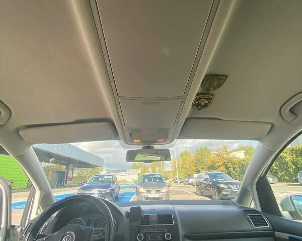 Серый Фольксваген Туран, объемом двигателя 1.6 л и пробегом 250 тыс. км за 10750 $, фото 18 на Automoto.ua