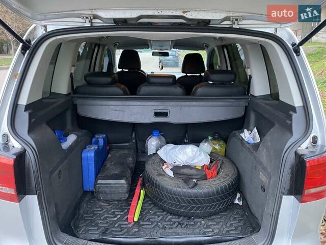 Сірий Фольксваген Туран, об'ємом двигуна 1.6 л та пробігом 237 тис. км за 11500 $, фото 3 на Automoto.ua