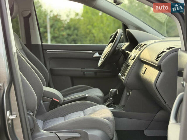 Сірий Фольксваген Туран, об'ємом двигуна 1.4 л та пробігом 217 тис. км за 9750 $, фото 26 на Automoto.ua