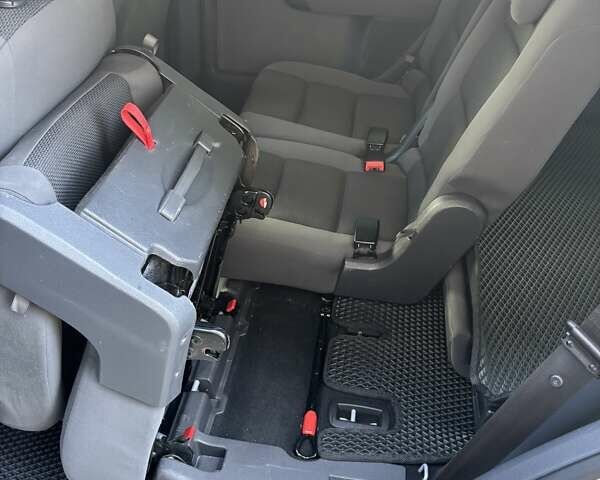 Серый Фольксваген Туран, объемом двигателя 1.6 л и пробегом 172 тыс. км за 11800 $, фото 18 на Automoto.ua