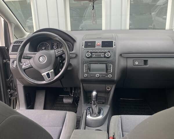 Сірий Фольксваген Туран, об'ємом двигуна 1.6 л та пробігом 254 тис. км за 10750 $, фото 22 на Automoto.ua