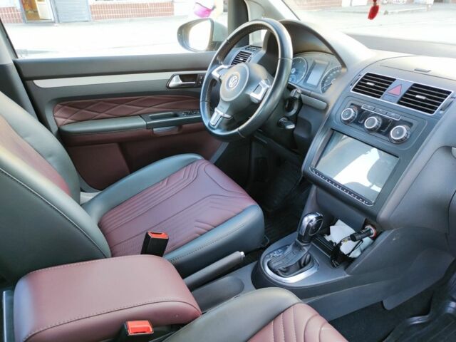 Серый Фольксваген Туран, объемом двигателя 1.6 л и пробегом 190 тыс. км за 10500 $, фото 6 на Automoto.ua