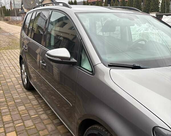 Сірий Фольксваген Туран, об'ємом двигуна 1.6 л та пробігом 245 тис. км за 9500 $, фото 9 на Automoto.ua