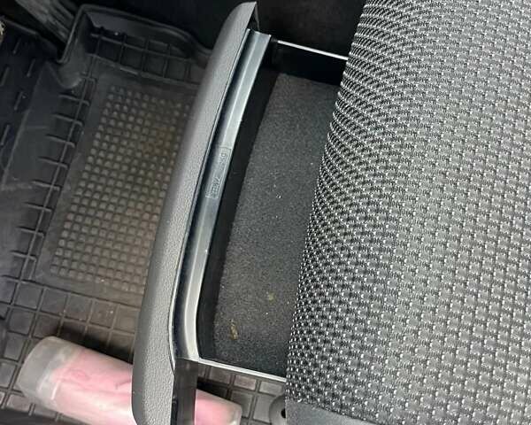 Серый Фольксваген Туран, объемом двигателя 1.39 л и пробегом 172 тыс. км за 9200 $, фото 11 на Automoto.ua