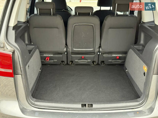 Сірий Фольксваген Туран, об'ємом двигуна 1.6 л та пробігом 244 тис. км за 10550 $, фото 37 на Automoto.ua