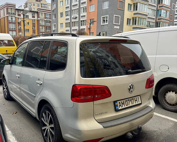 Сірий Фольксваген Туран, об'ємом двигуна 1.39 л та пробігом 227 тис. км за 10500 $, фото 2 на Automoto.ua
