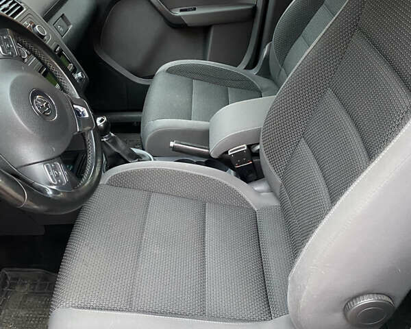 Серый Фольксваген Туран, объемом двигателя 1.6 л и пробегом 229 тыс. км за 11600 $, фото 11 на Automoto.ua