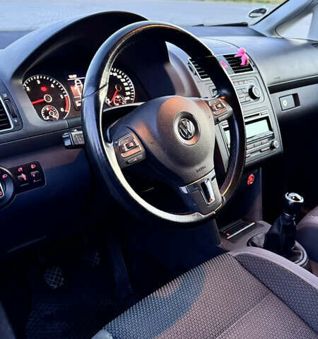 Серый Фольксваген Туран, объемом двигателя 1.6 л и пробегом 331 тыс. км за 8700 $, фото 30 на Automoto.ua