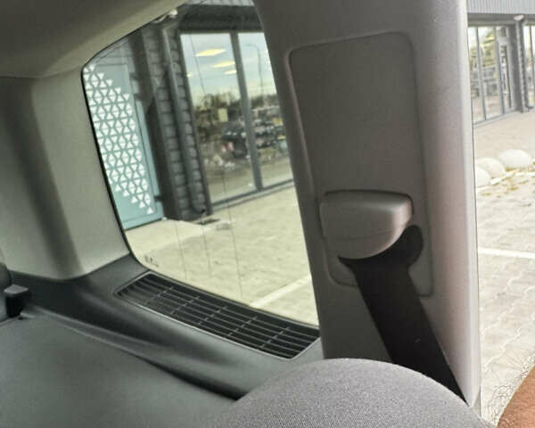 Сірий Фольксваген Туран, об'ємом двигуна 1.39 л та пробігом 176 тис. км за 9999 $, фото 17 на Automoto.ua