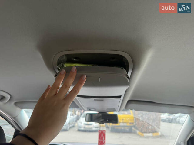 Сірий Фольксваген Туран, об'ємом двигуна 1.39 л та пробігом 227 тис. км за 10500 $, фото 11 на Automoto.ua