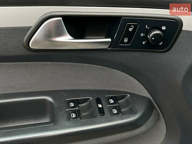 Серый Фольксваген Туран, объемом двигателя 1.6 л и пробегом 244 тыс. км за 9999 $, фото 26 на Automoto.ua