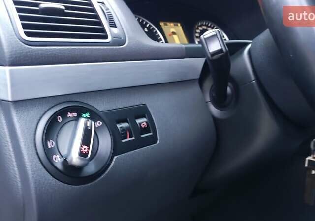 Серый Фольксваген Туран, объемом двигателя 1.6 л и пробегом 302 тыс. км за 10550 $, фото 13 на Automoto.ua