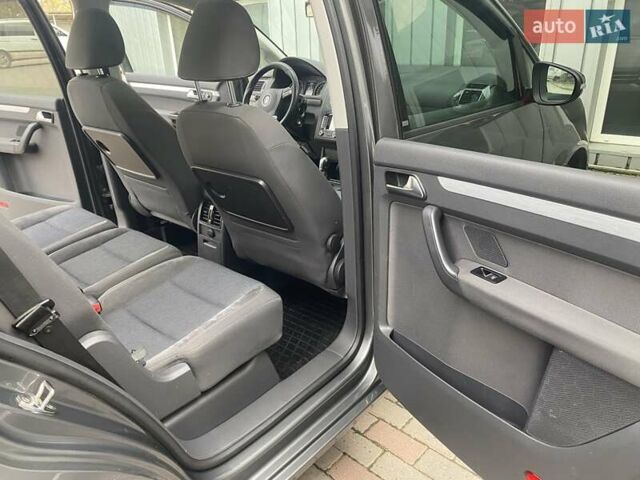 Серый Фольксваген Туран, объемом двигателя 1.6 л и пробегом 254 тыс. км за 10200 $, фото 19 на Automoto.ua