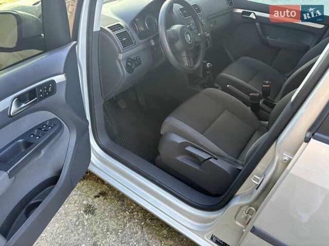 Серый Фольксваген Туран, объемом двигателя 1.6 л и пробегом 172 тыс. км за 11800 $, фото 14 на Automoto.ua