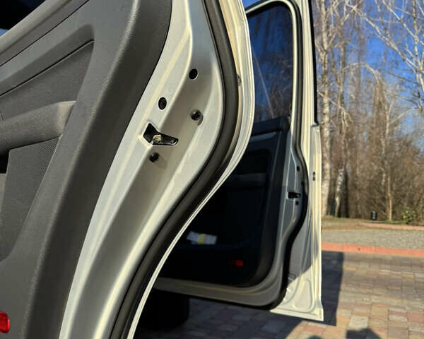 Сірий Фольксваген Туран, об'ємом двигуна 2 л та пробігом 346 тис. км за 12800 $, фото 53 на Automoto.ua