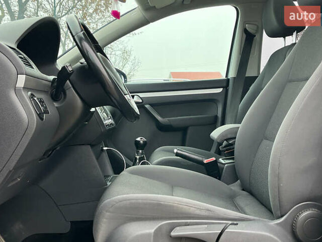 Серый Фольксваген Туран, объемом двигателя 1.6 л и пробегом 244 тыс. км за 9999 $, фото 8 на Automoto.ua