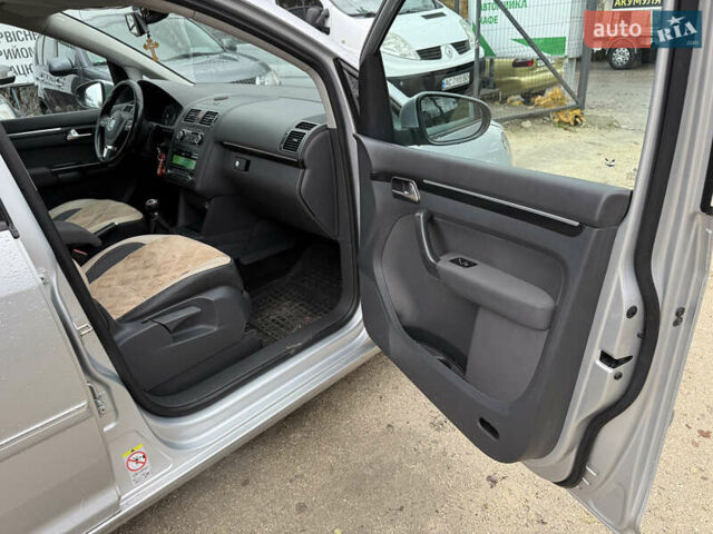 Серый Фольксваген Туран, объемом двигателя 1.4 л и пробегом 300 тыс. км за 7000 $, фото 11 на Automoto.ua