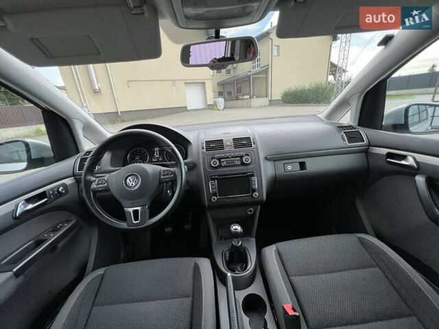 Серый Фольксваген Туран, объемом двигателя 1.4 л и пробегом 223 тыс. км за 7850 $, фото 82 на Automoto.ua