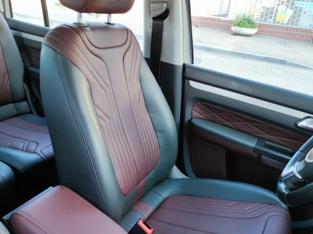 Серый Фольксваген Туран, объемом двигателя 1.6 л и пробегом 190 тыс. км за 10500 $, фото 5 на Automoto.ua