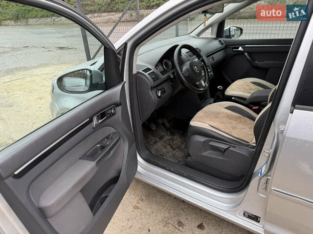 Серый Фольксваген Туран, объемом двигателя 1.4 л и пробегом 300 тыс. км за 7000 $, фото 17 на Automoto.ua