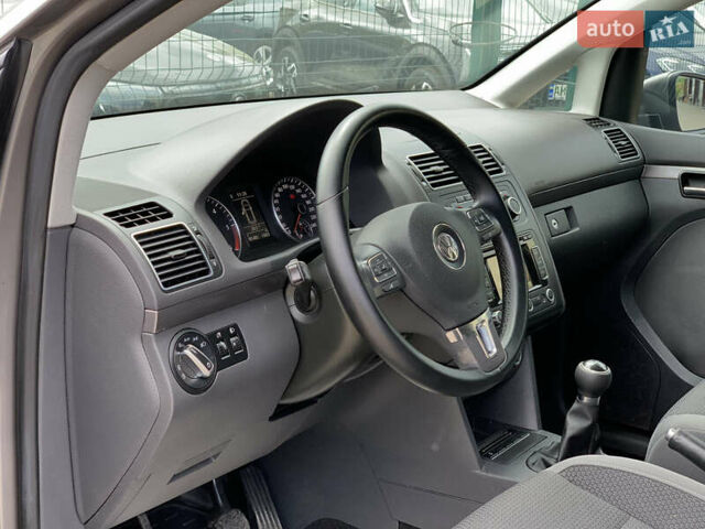 Серый Фольксваген Туран, объемом двигателя 1.6 л и пробегом 285 тыс. км за 10699 $, фото 23 на Automoto.ua