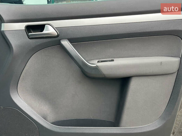 Серый Фольксваген Туран, объемом двигателя 1.6 л и пробегом 244 тыс. км за 9999 $, фото 28 на Automoto.ua