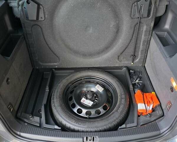 Серый Фольксваген Туран, объемом двигателя 1.6 л и пробегом 233 тыс. км за 8800 $, фото 31 на Automoto.ua