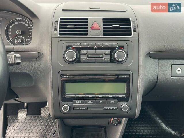 Серый Фольксваген Туран, объемом двигателя 1.39 л и пробегом 239 тыс. км за 7999 $, фото 18 на Automoto.ua