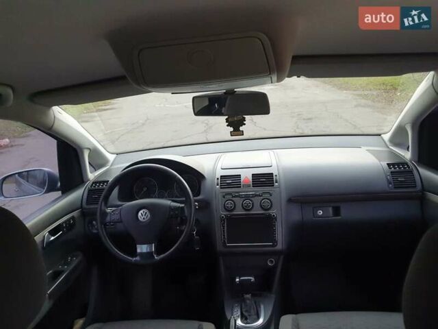 Серый Фольксваген Туран, объемом двигателя 1.97 л и пробегом 300 тыс. км за 10999 $, фото 13 на Automoto.ua