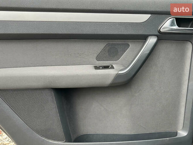 Серый Фольксваген Туран, объемом двигателя 1.6 л и пробегом 244 тыс. км за 9999 $, фото 27 на Automoto.ua