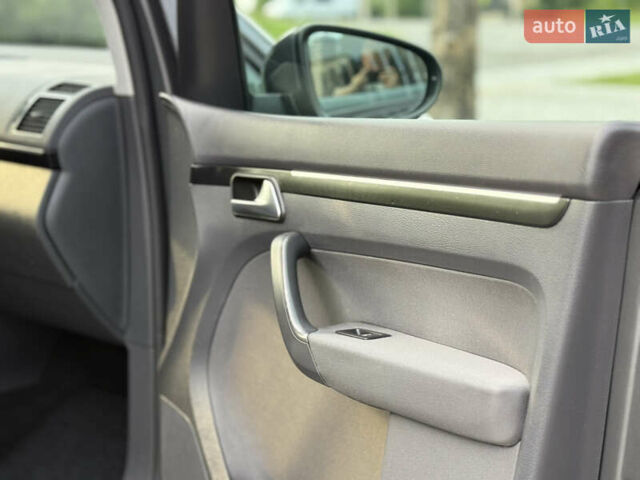 Сірий Фольксваген Туран, об'ємом двигуна 1.4 л та пробігом 217 тис. км за 9750 $, фото 28 на Automoto.ua